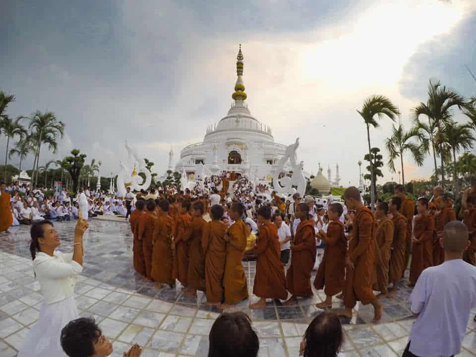คณะพระภิกษุสามเณรบวชใหม่