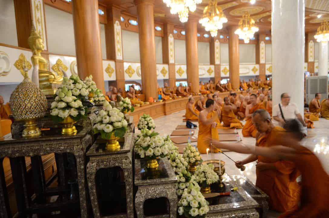 พ่อแม่ครูบาอาจารย์และพระสงฆ์มากมายมาร่วมงาน