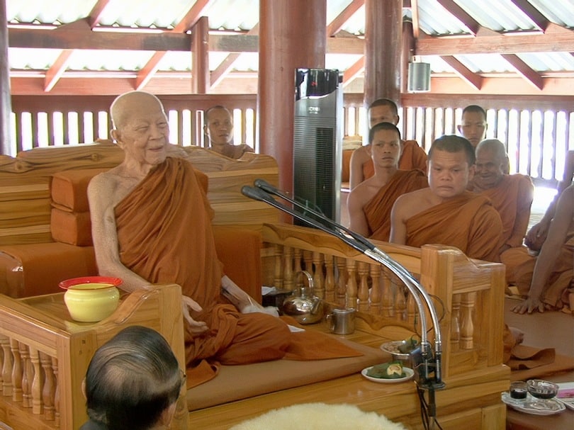 หลวงตาเมตตาเดินทางมา
