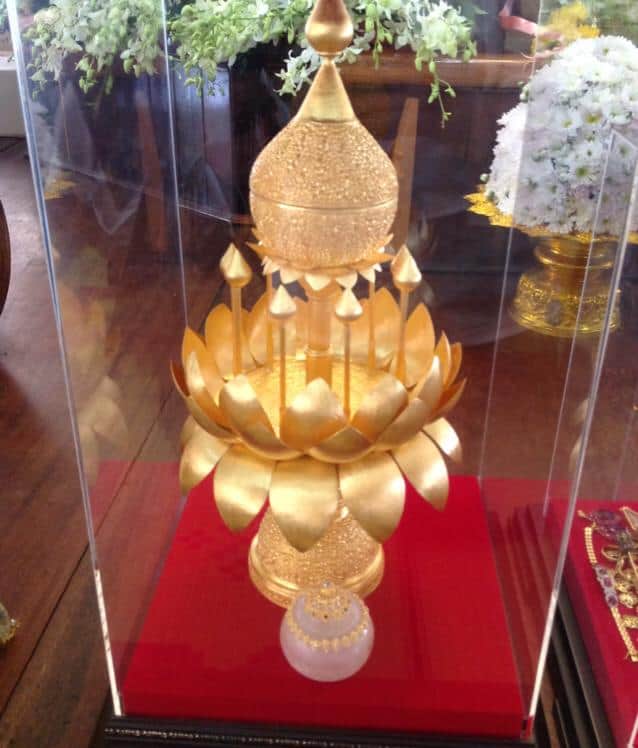 ผอบทองคำบรรจุพระบรมสารีริกธาตุ