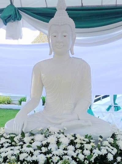 พระประธานหินขาว