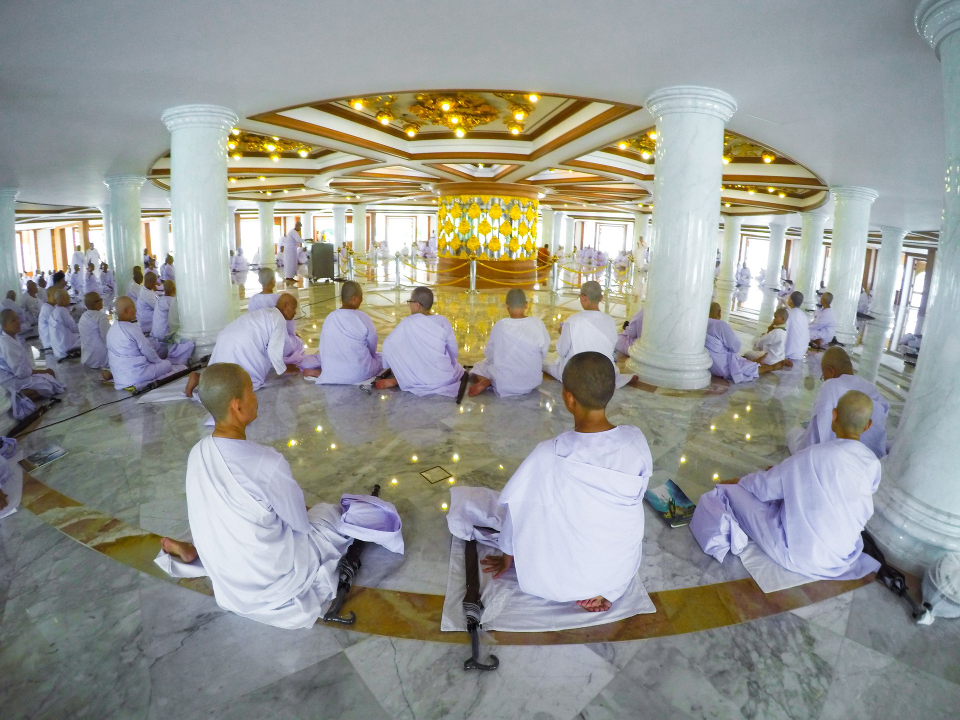 โถงปฏิบัติธรรมชั้น ๑